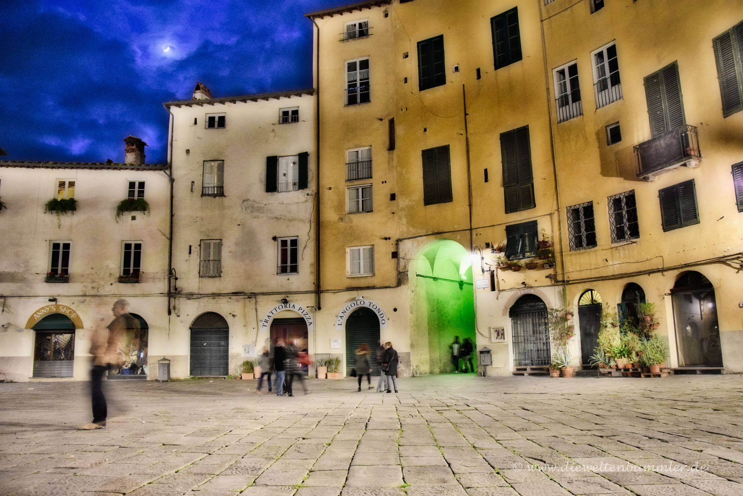 Auf der Piazza Anfiteatro