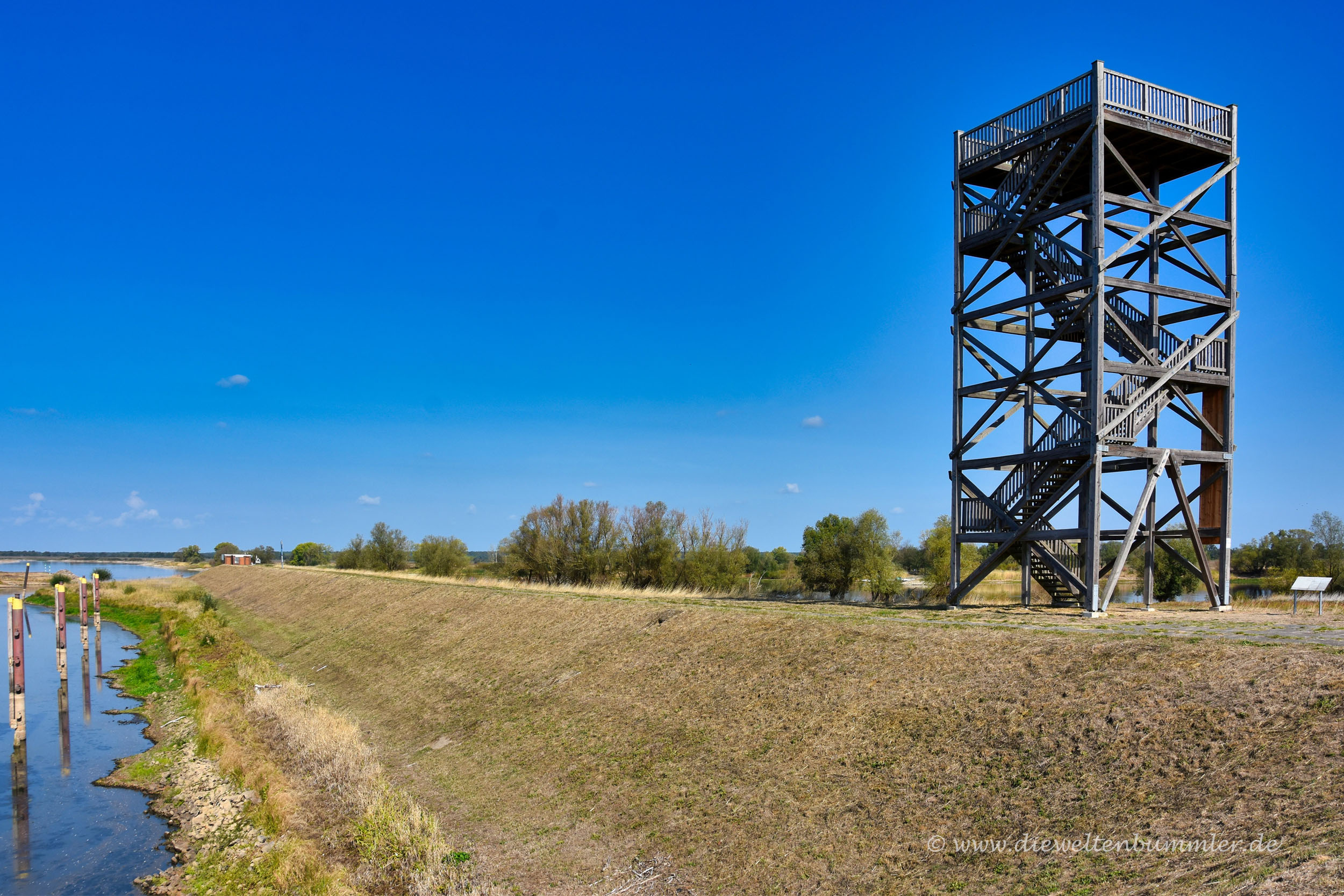 Aussichtsturm an der Elbe