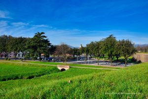 Blick von der Stadtmauer an der Porta Sant Anna