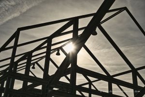 Hallenhaus im Gegenlicht