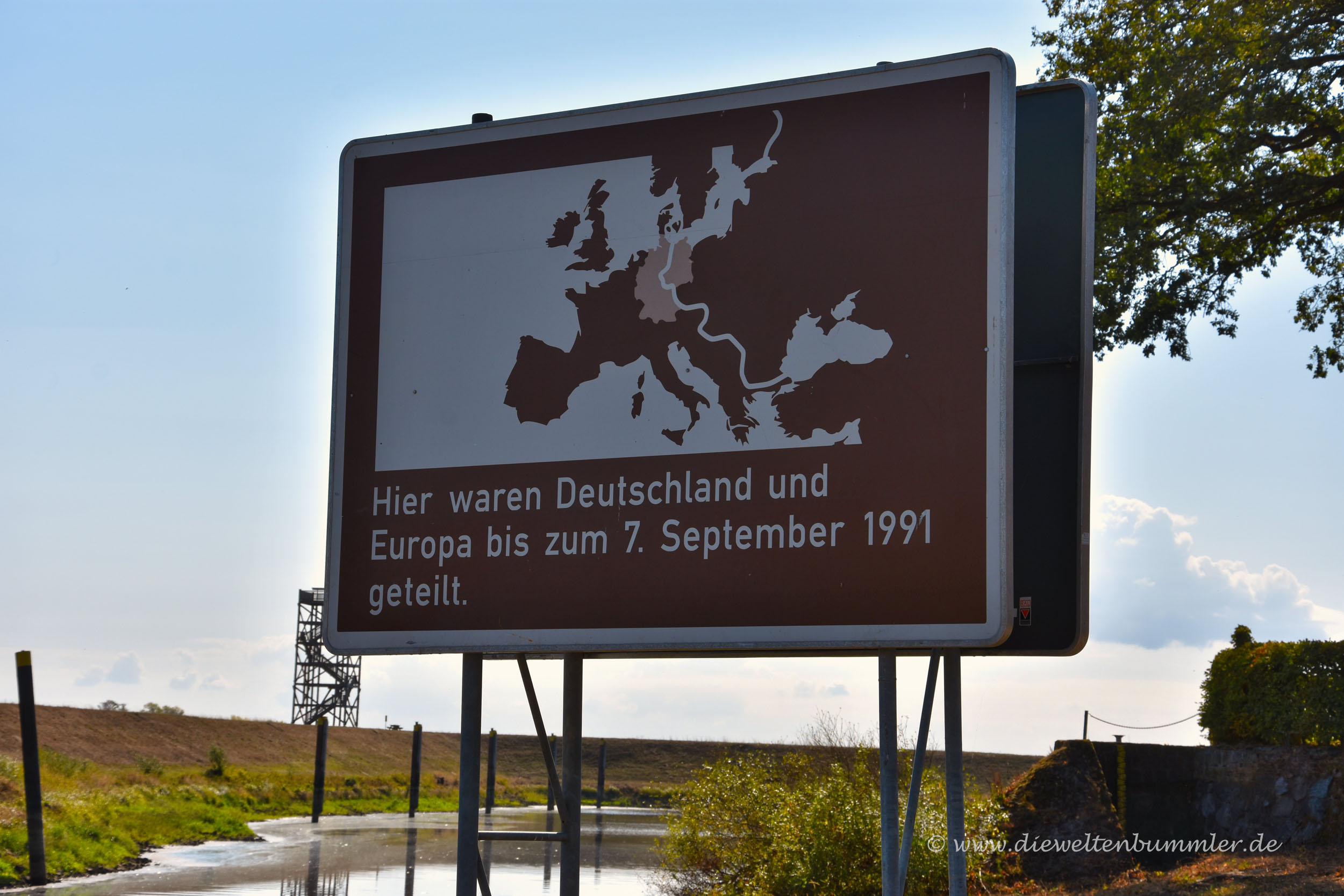 Klassisches Schild an der einstigen Grenze