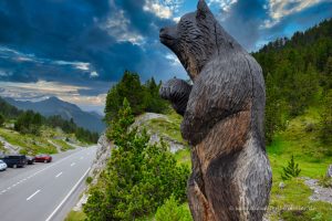 Bären-Skulptur am Ofenpass