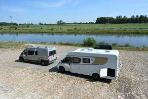 Wohnmobilstellplatz an der Elbe