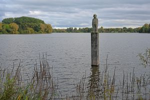 Skulptur im Vörder See