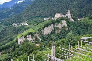 Brunnenburg und Schloss Tirol