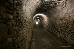 Tunnel zum Schloss Tirol
