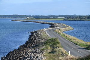 Straße an der Halbinsel Helnæs