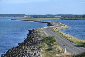 Straße an der Halbinsel Helnæs