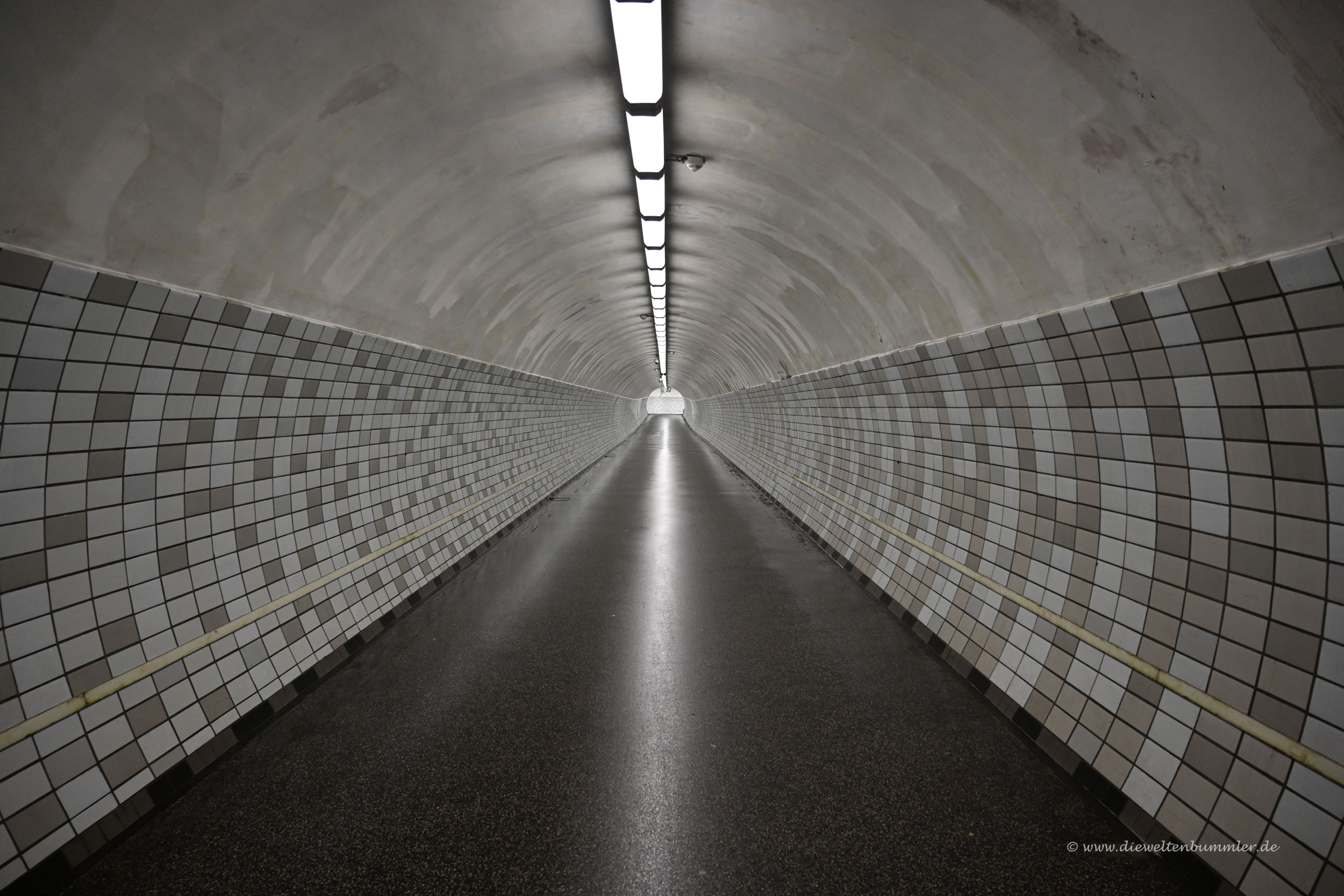 Tunnel unter dem NOK