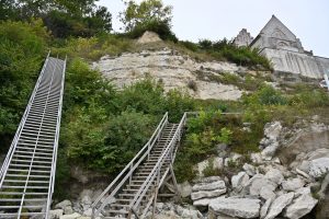 Steile Treppen an der Küste