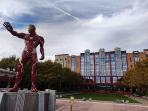 Iron Man vor dem Hotel New York