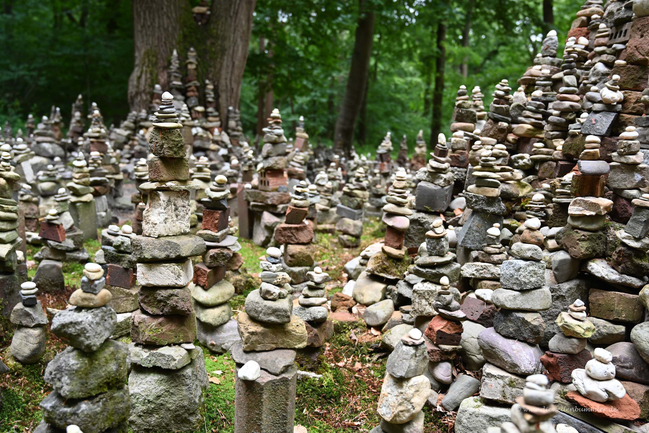 Hunderte Steine wurden zum Kunstwerk geschaffen