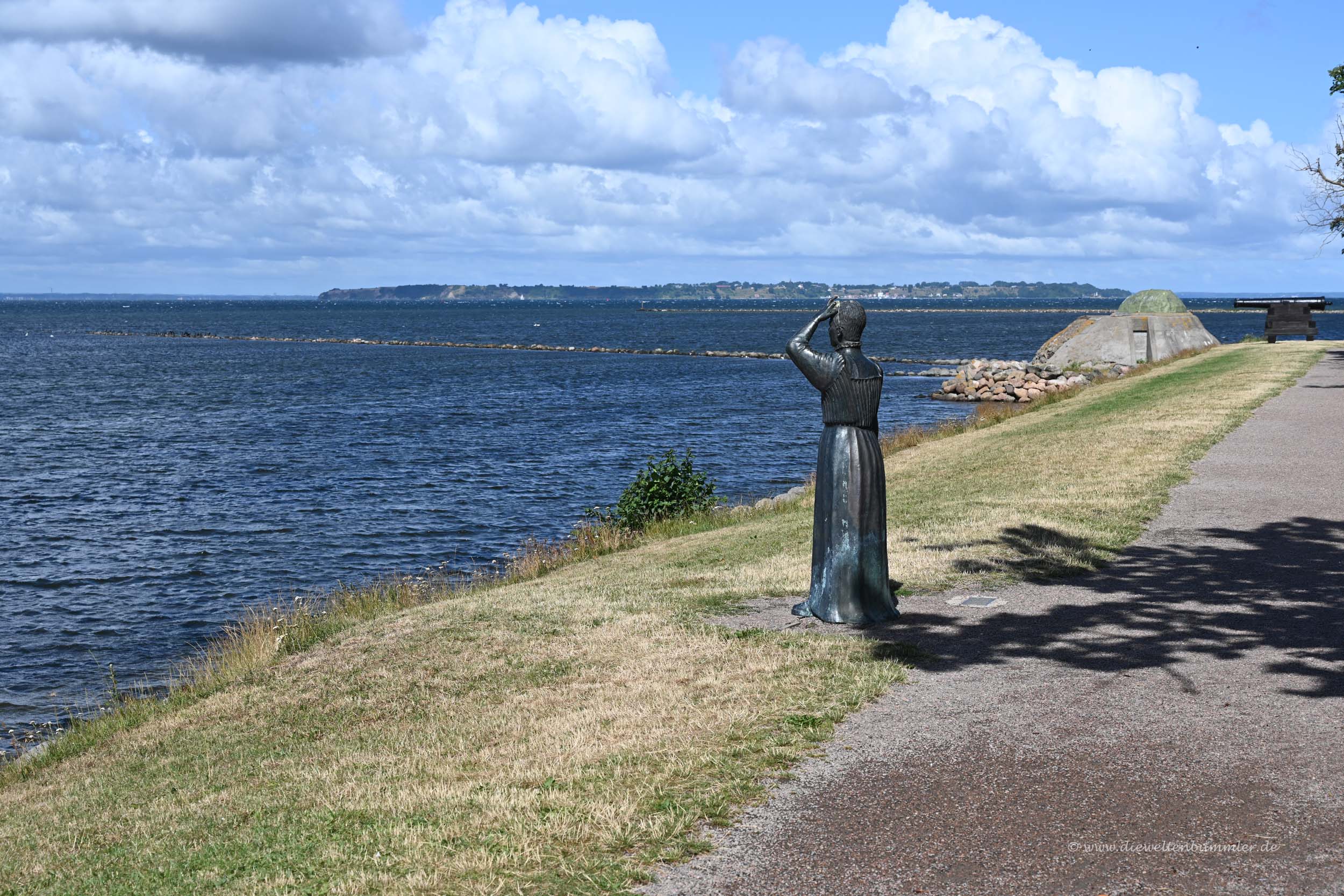 Selma Lagerlöf Statue in Landskrona