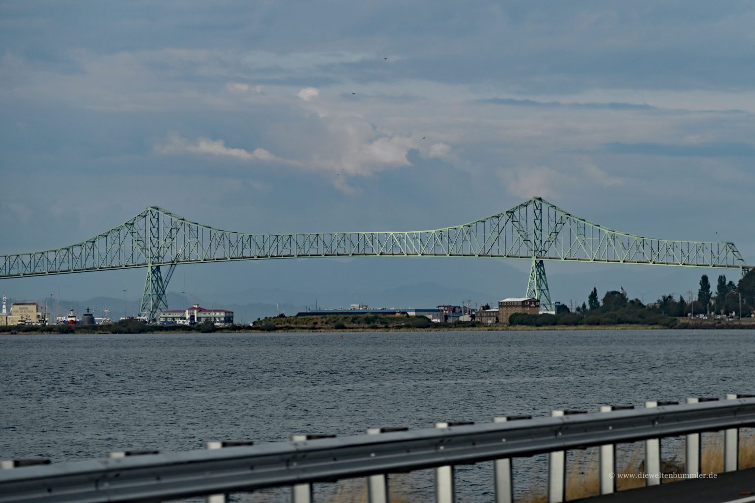 Brücke bei der Anfahrt von Süden