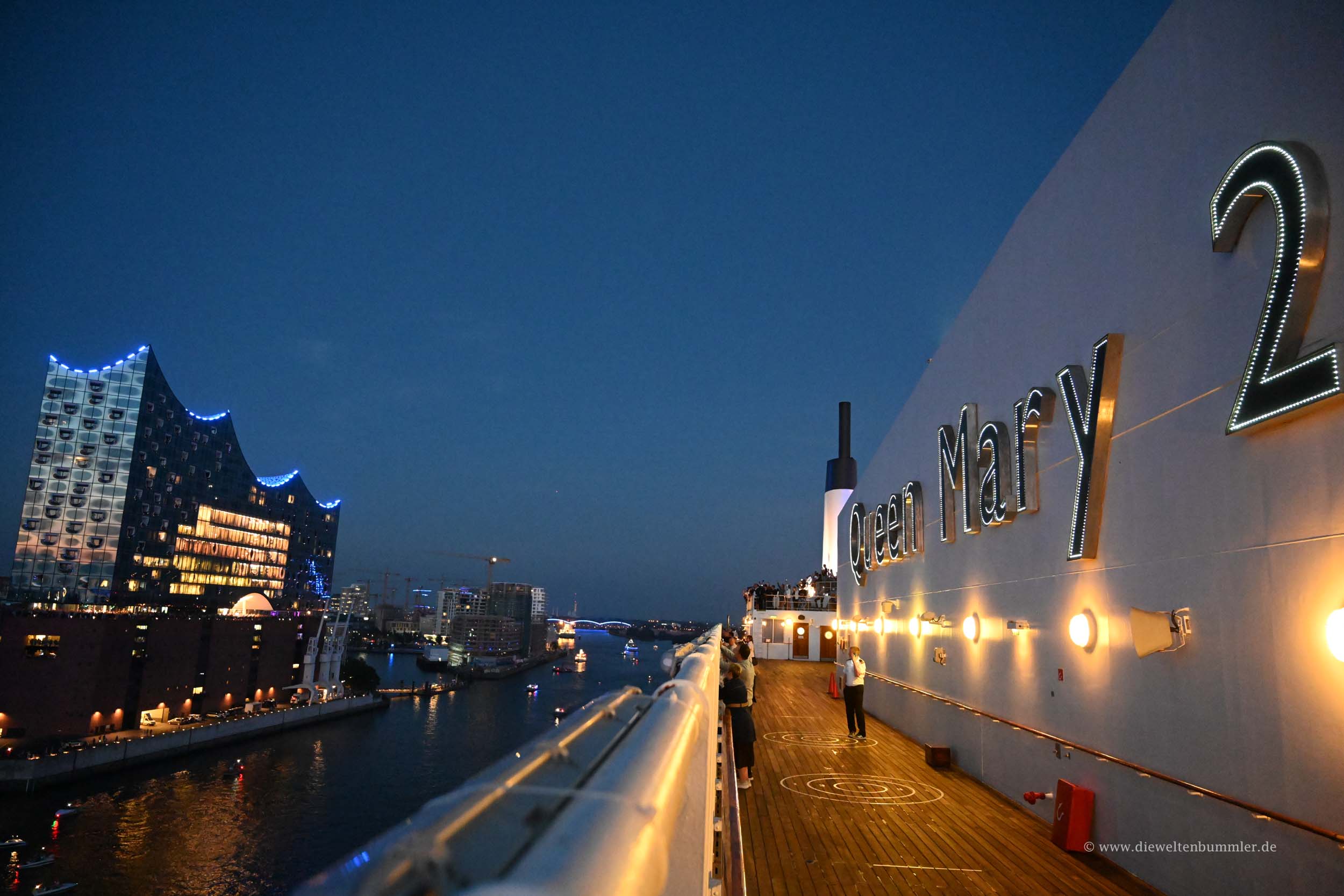 Die Queen Mary 2 beim Blue Port