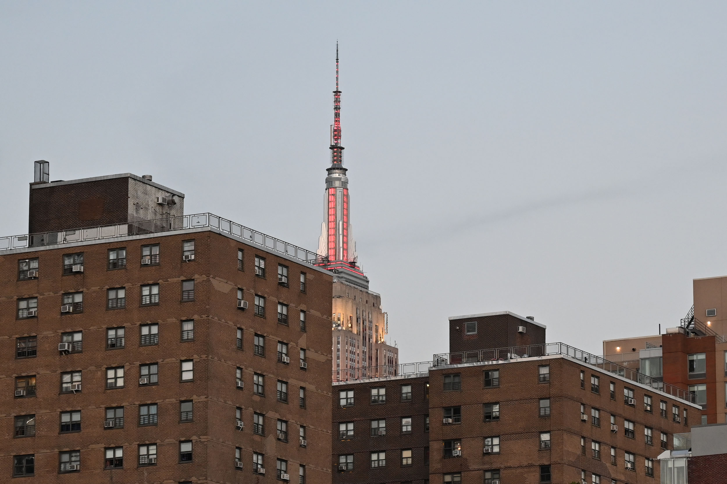 Beleuchtete Spitze des Empire State Buildings