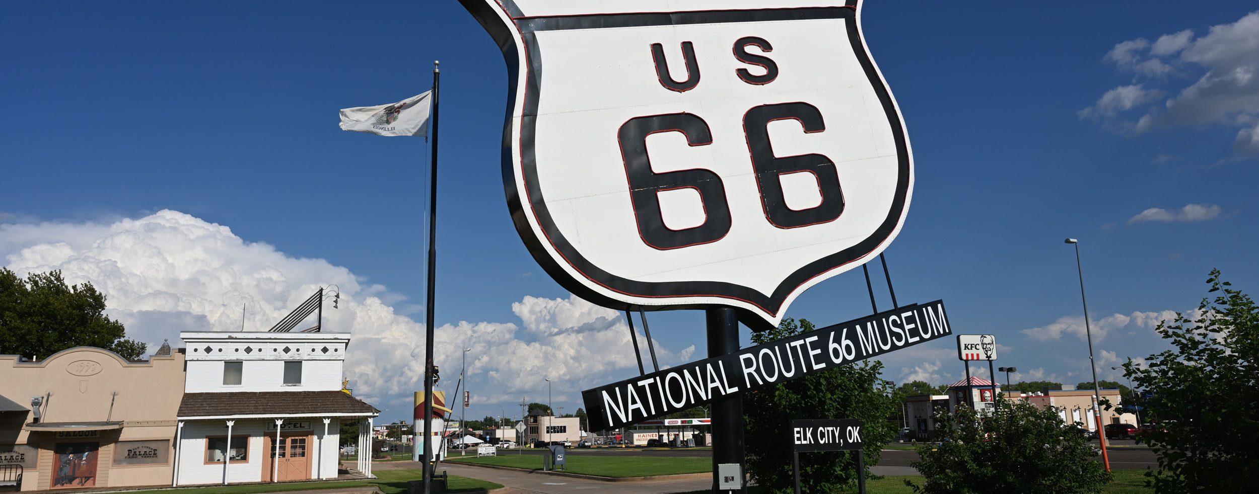 Großes Schild am Route 66-Museum