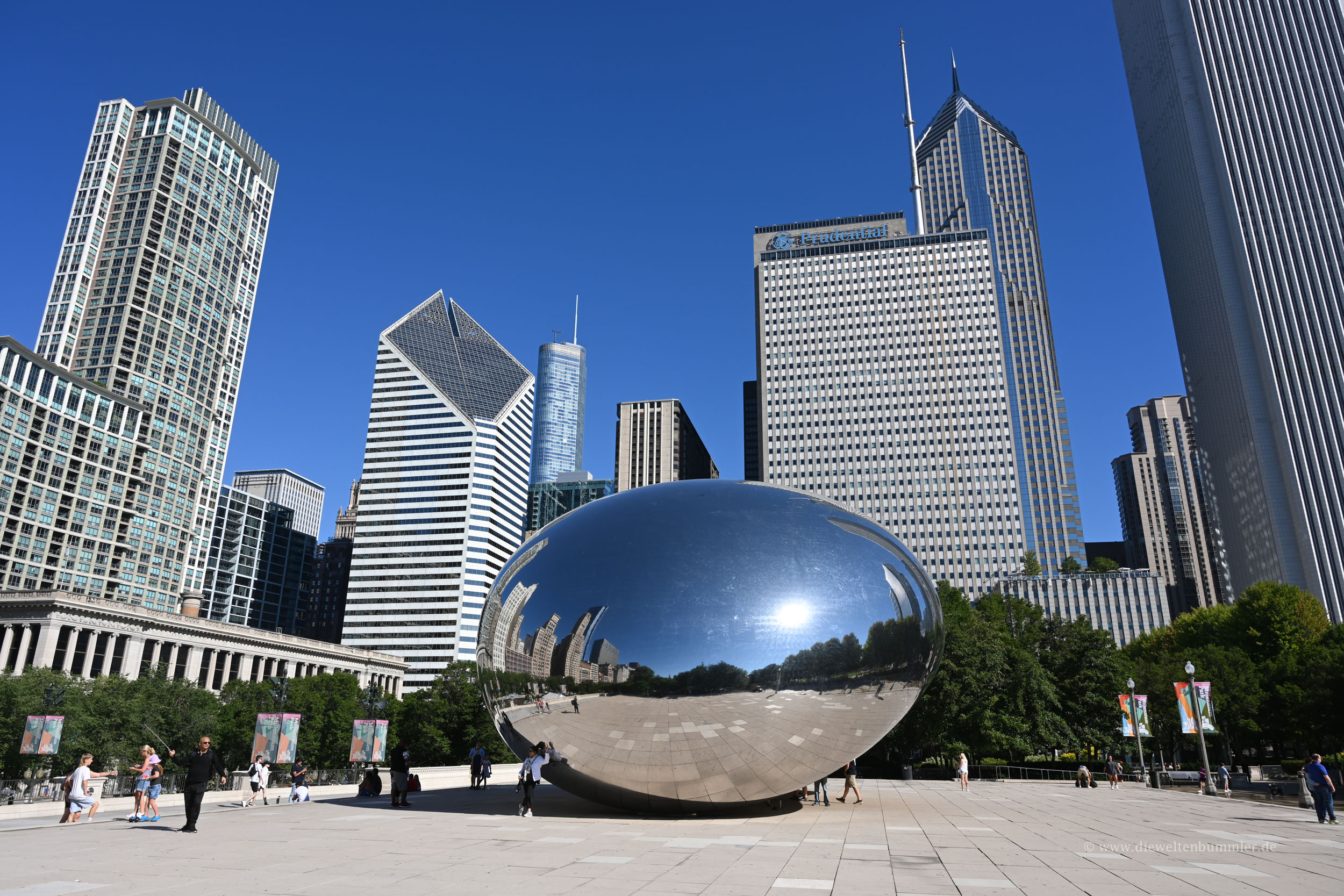 In der Cloud Gate spiegelt sich Chicago