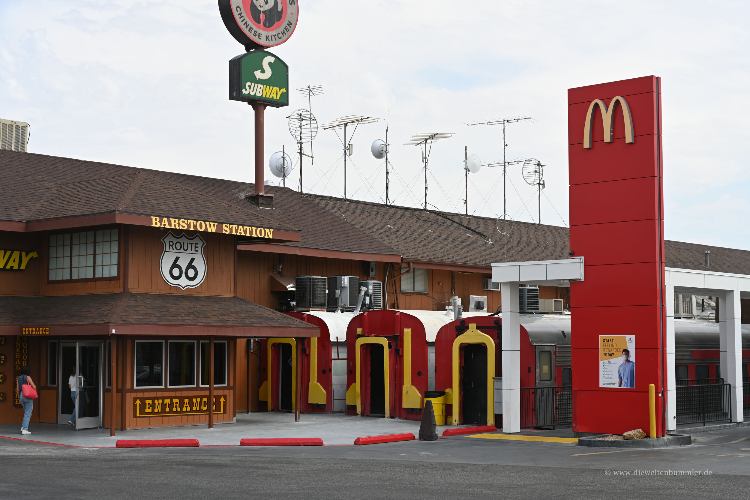 McDonalds in alten Eisenbahnwaggons
