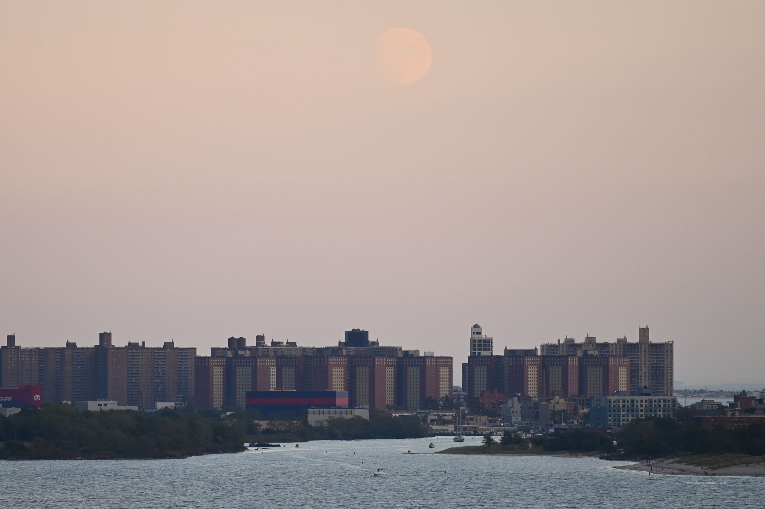 Mond über Brooklyn