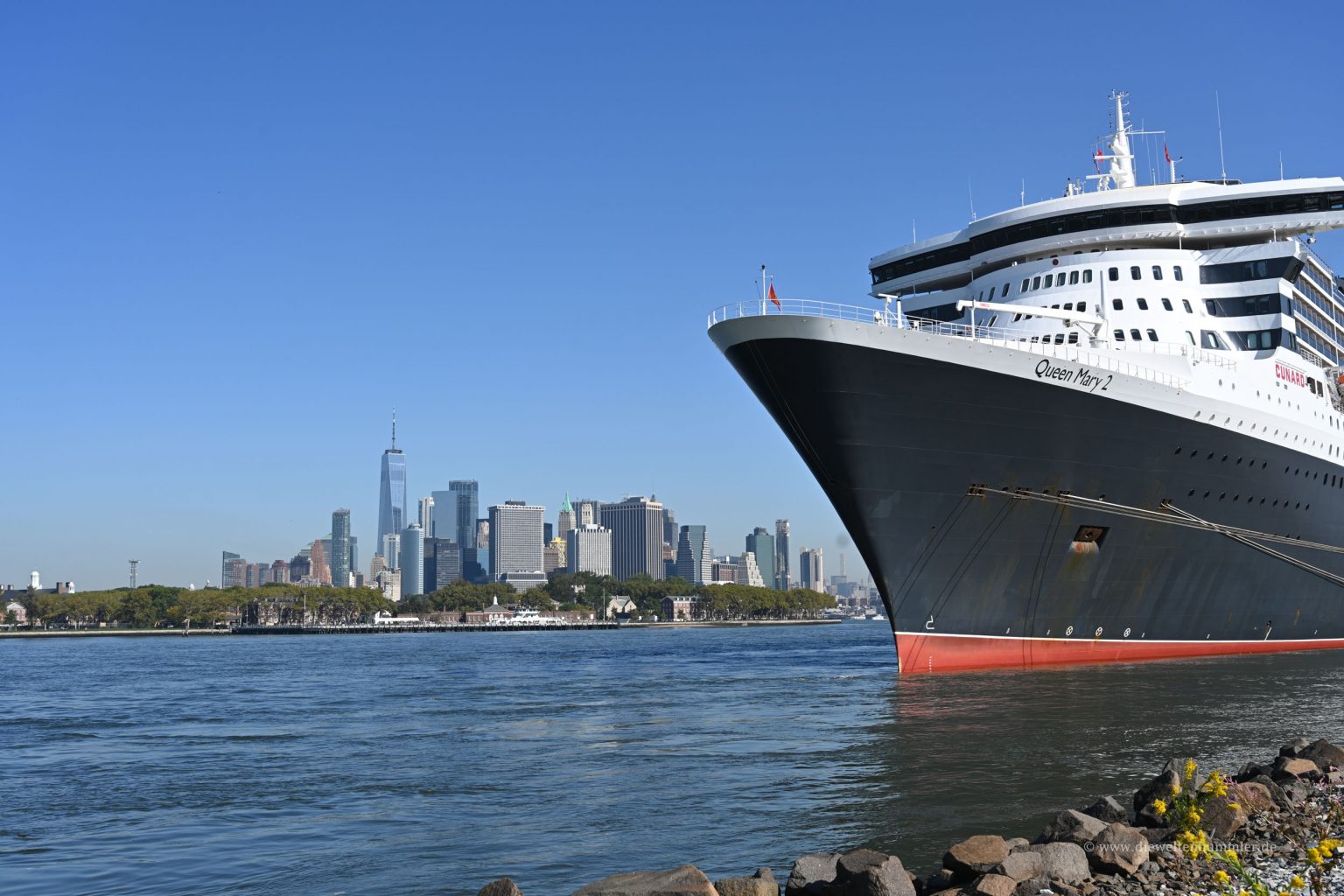 Queen Mary 2 vor Manhattan