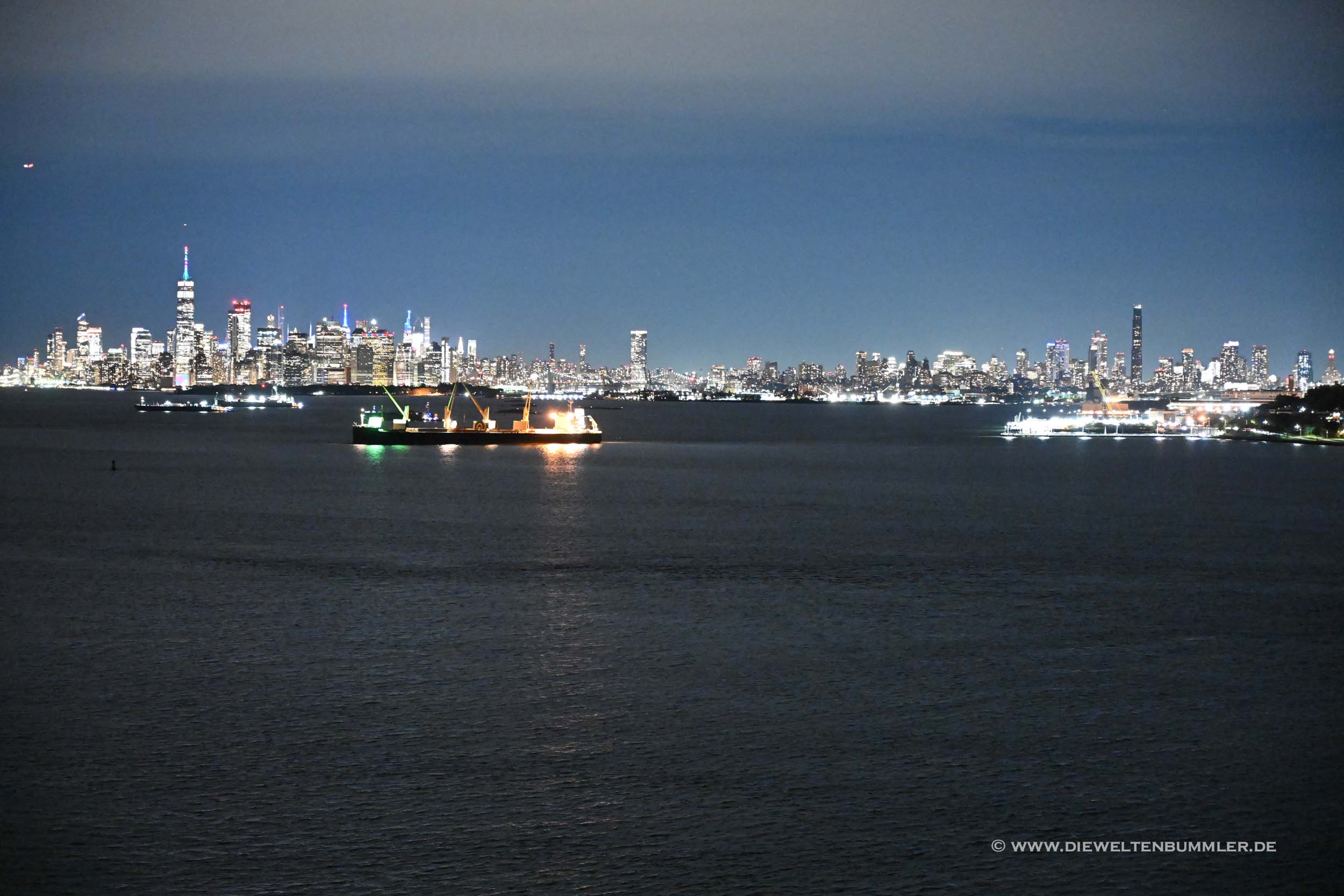 Ausblick vom Ankerplatz bis New York Ausblick vom Ankerplatz bis New York