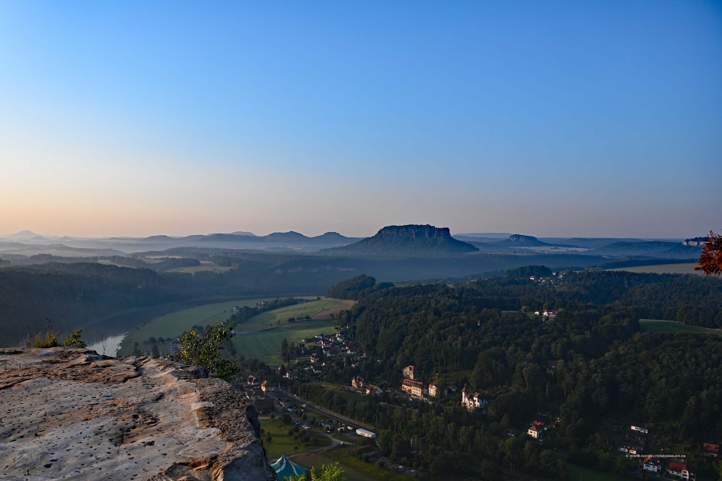 Das Elbtal am frühen Morgen