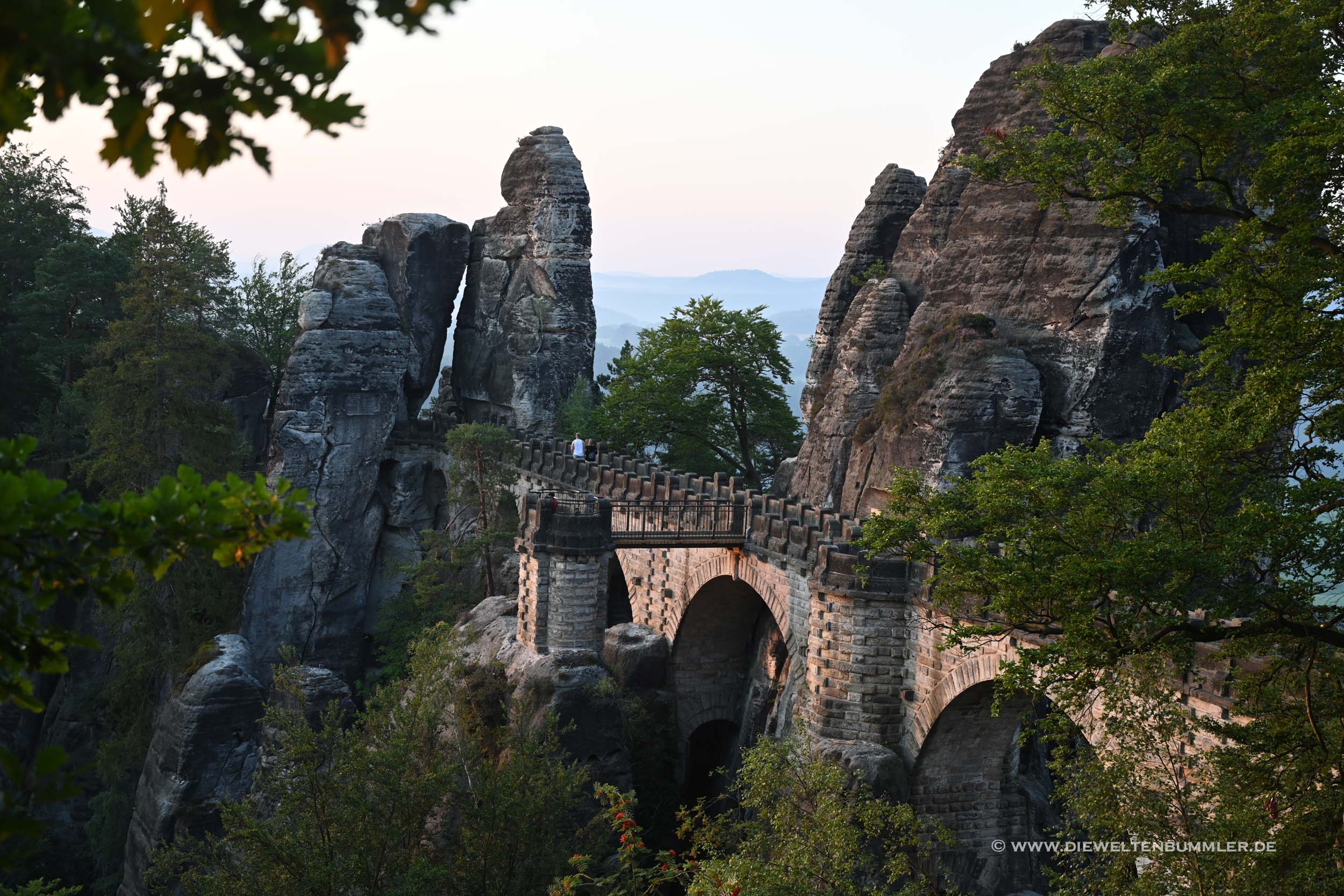 Die Basteibrücke ist fast komplett leer Die Basteibrücke ist fast komplett leer