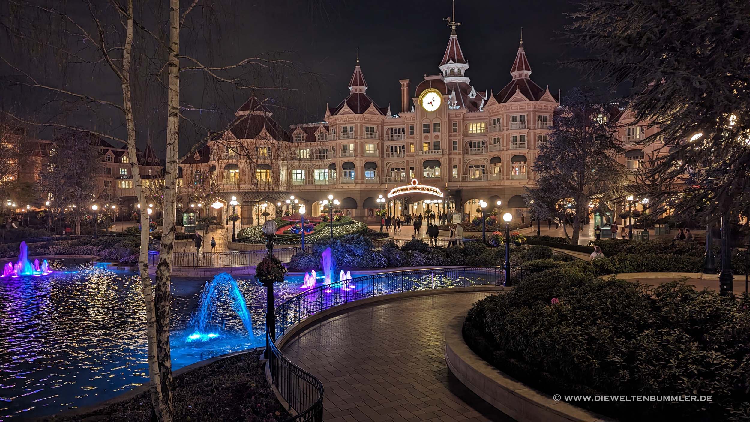 Disneyland Hotel im Dunkeln