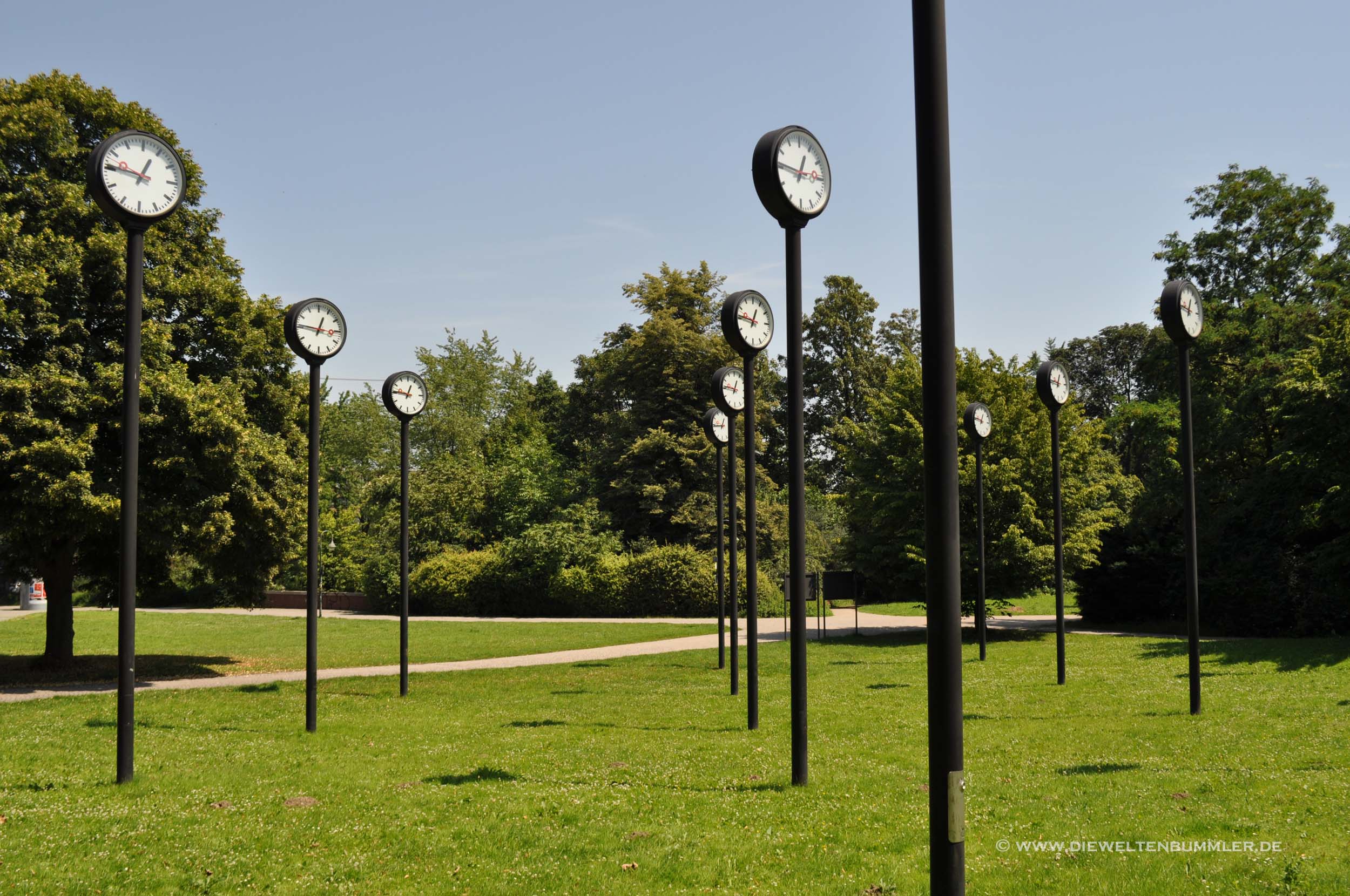 Uhren-Skulpturen in Düsseldorf