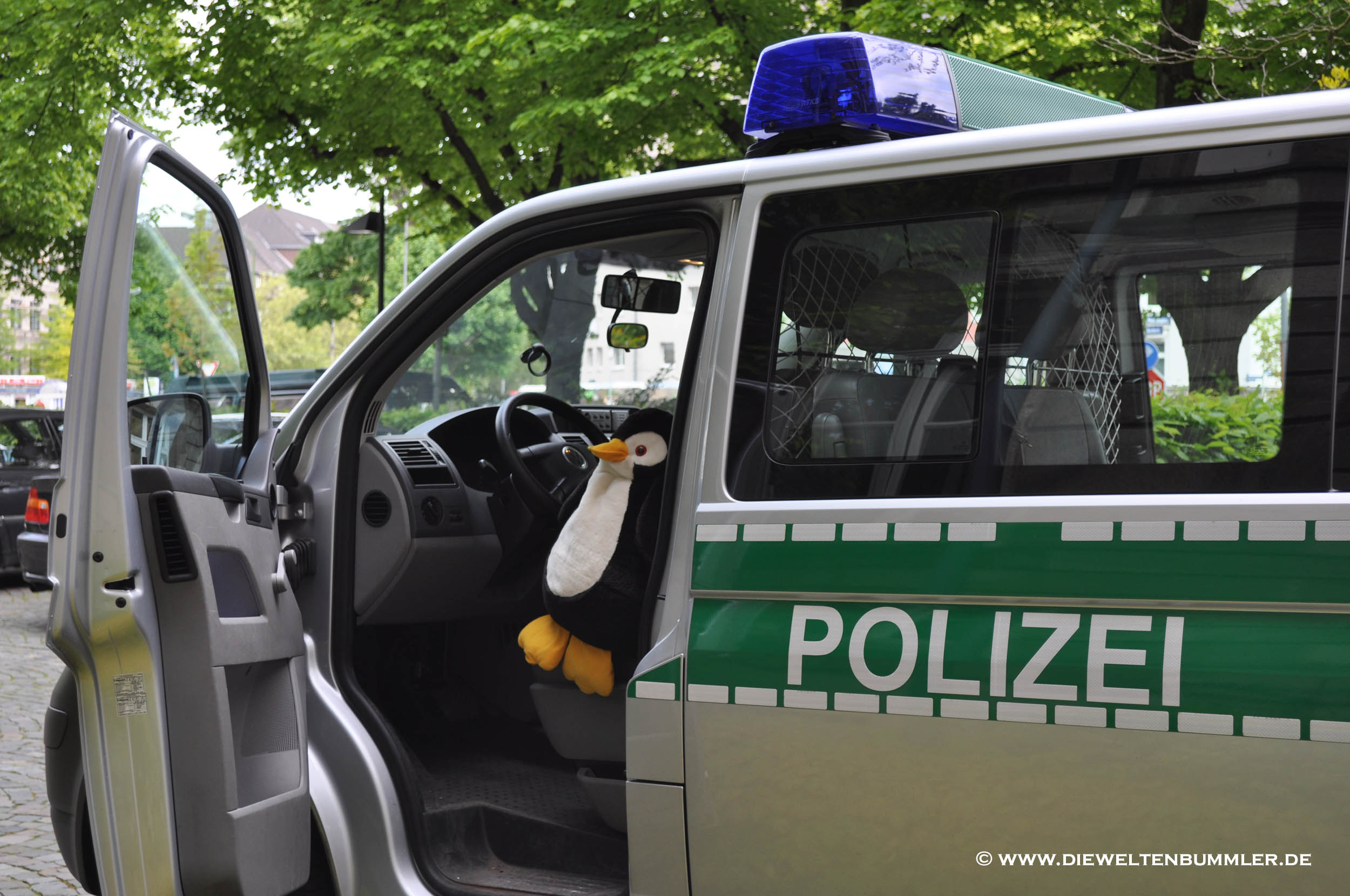 Pingu als Freund und Helfer