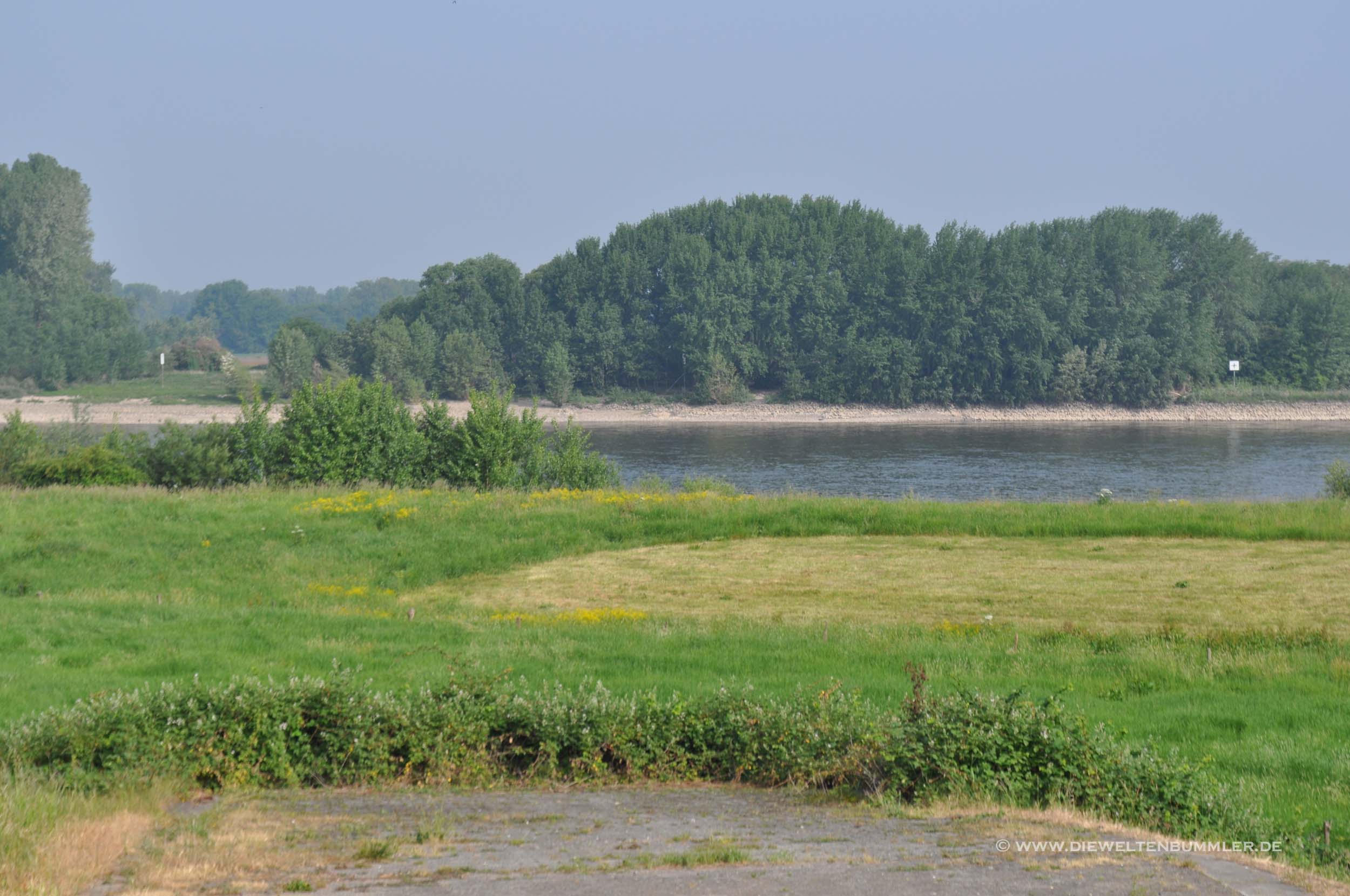 Landschaft bei Zons Landschaft bei Zons