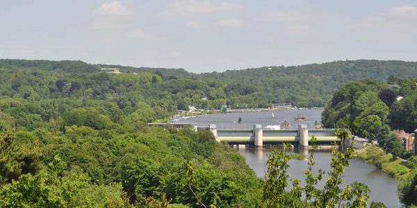 Das Stauwehr der Ruhr in Essen-Werden