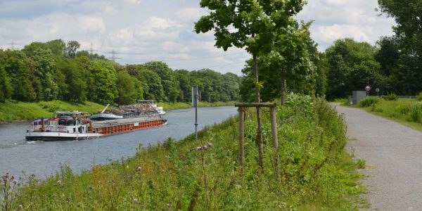 Unterwegs am Kanal entlang
