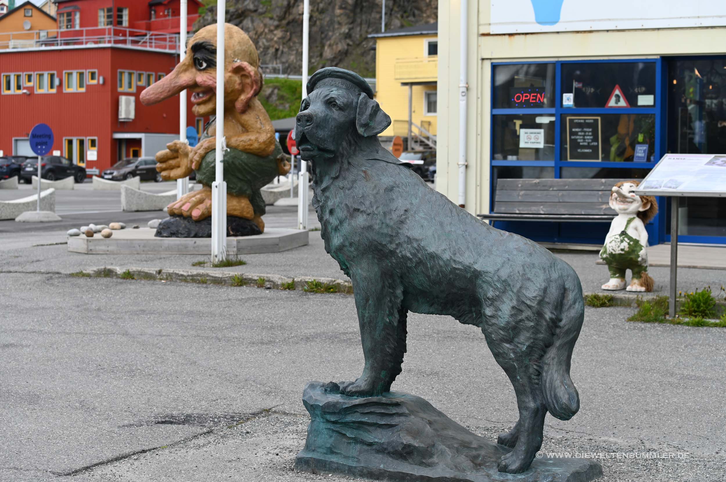Der Hund Bamse und zwei Trolle