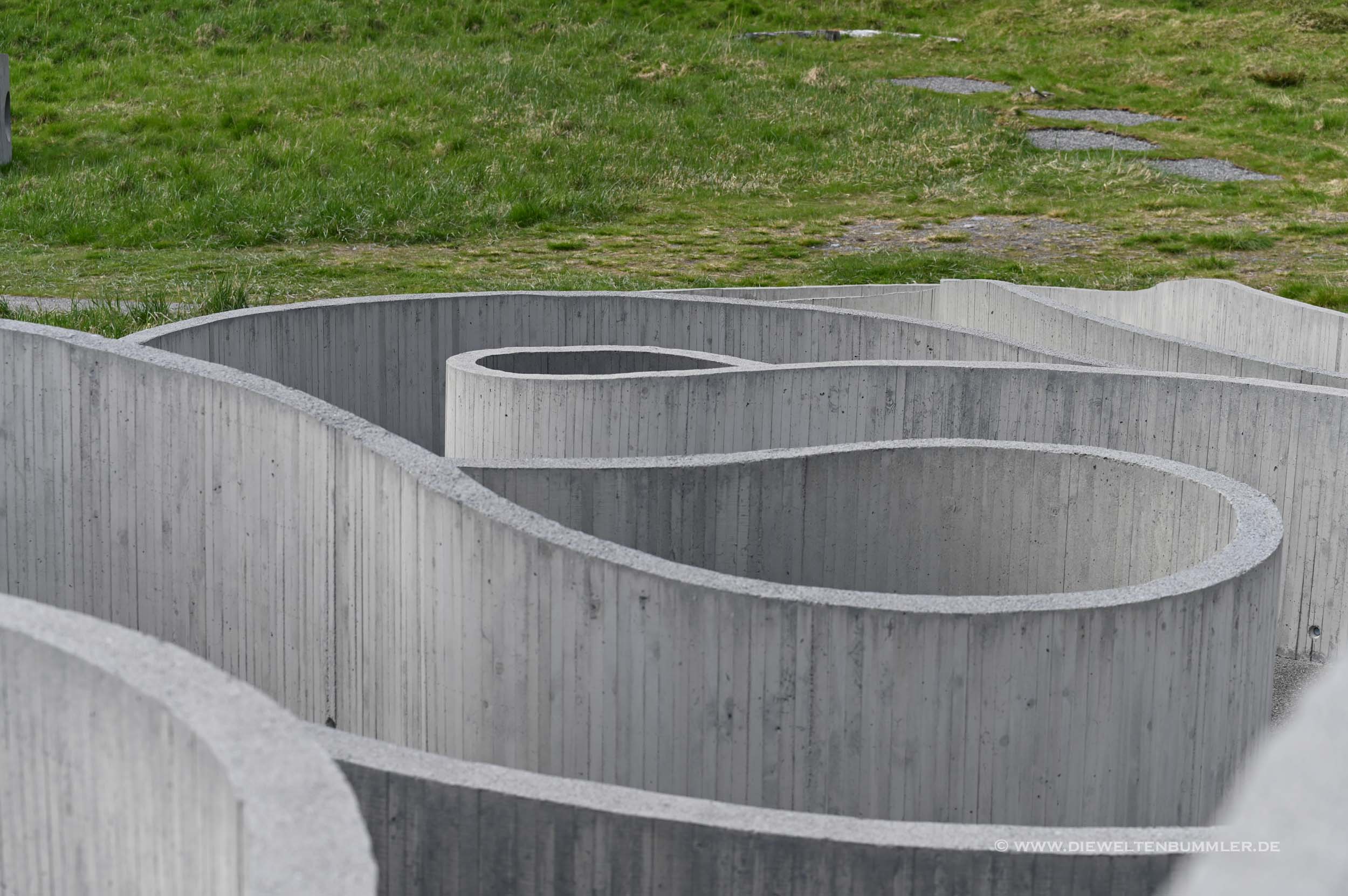 Ein Weg am Rastplatz