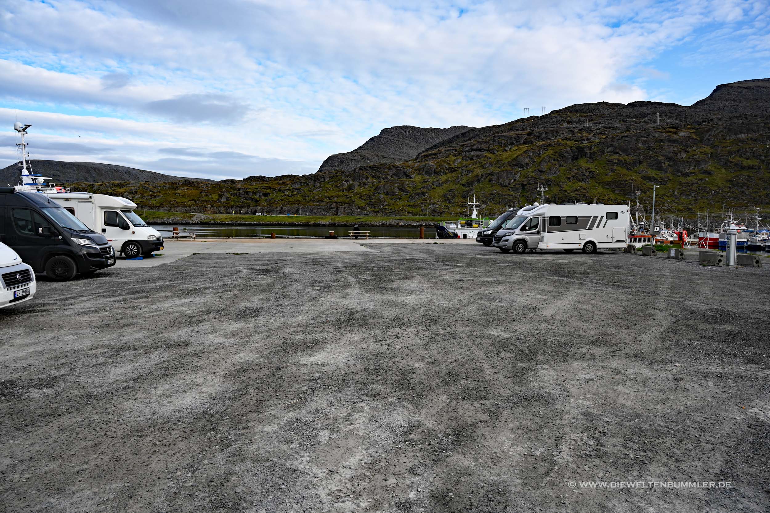 Wohnmobilstellplatz im Hafen von Havøysund