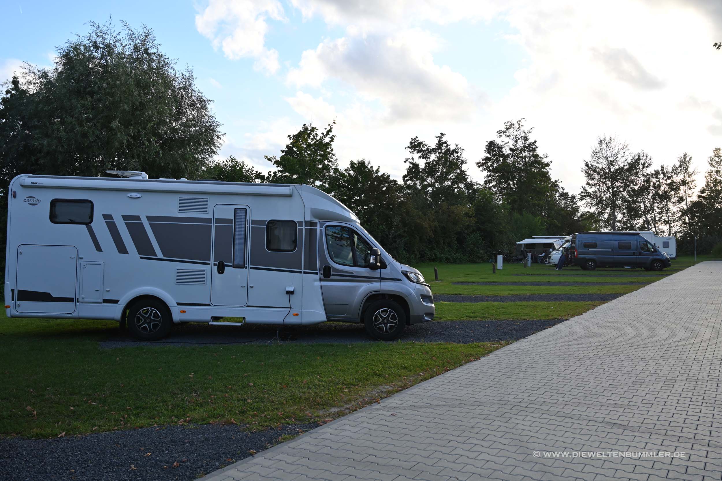Camper auf dem Wohnmobilstellplatz