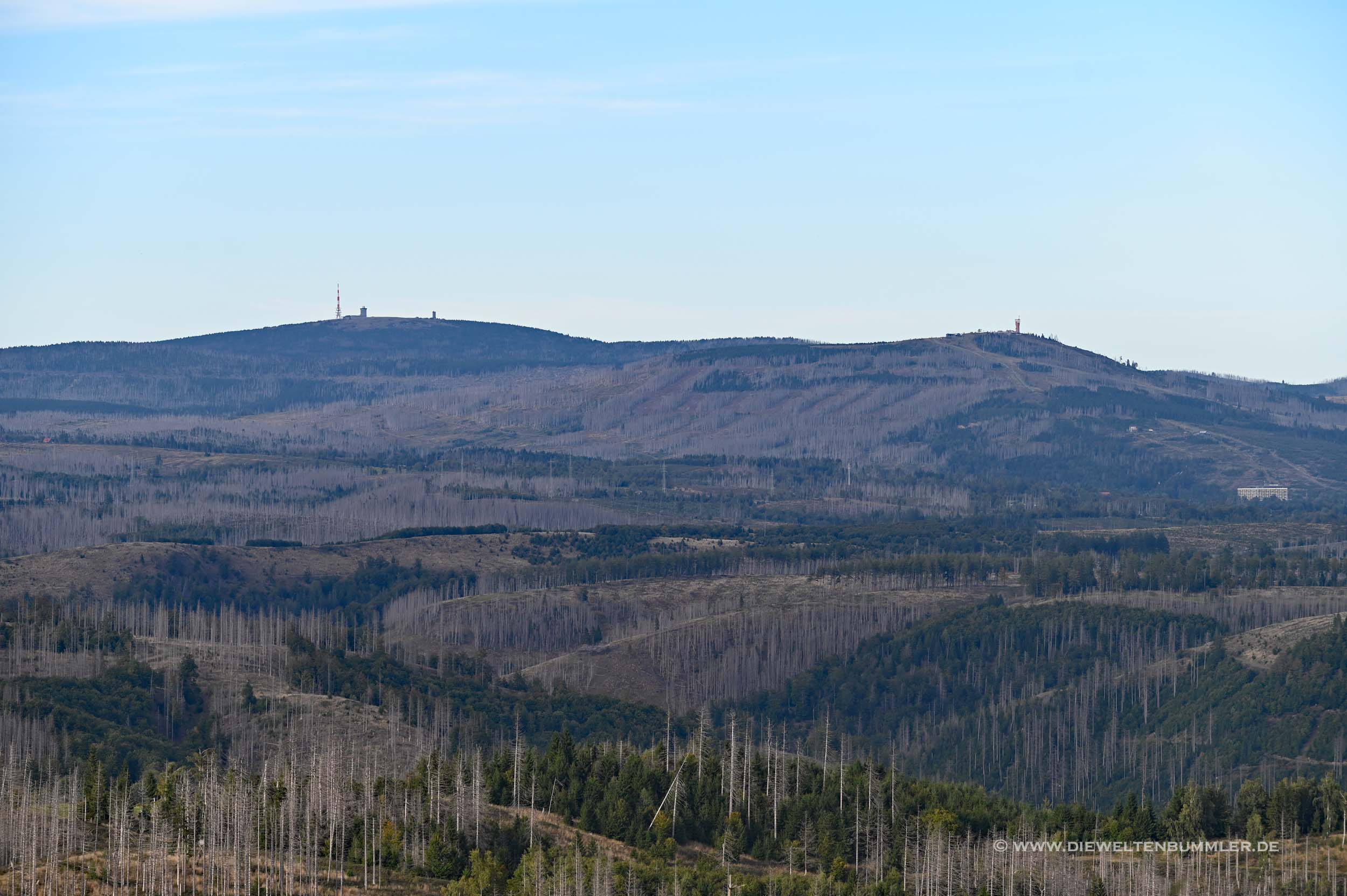 Links der Brocken und rechts der Wurmberg Links der Brocken und rechts der Wurmberg