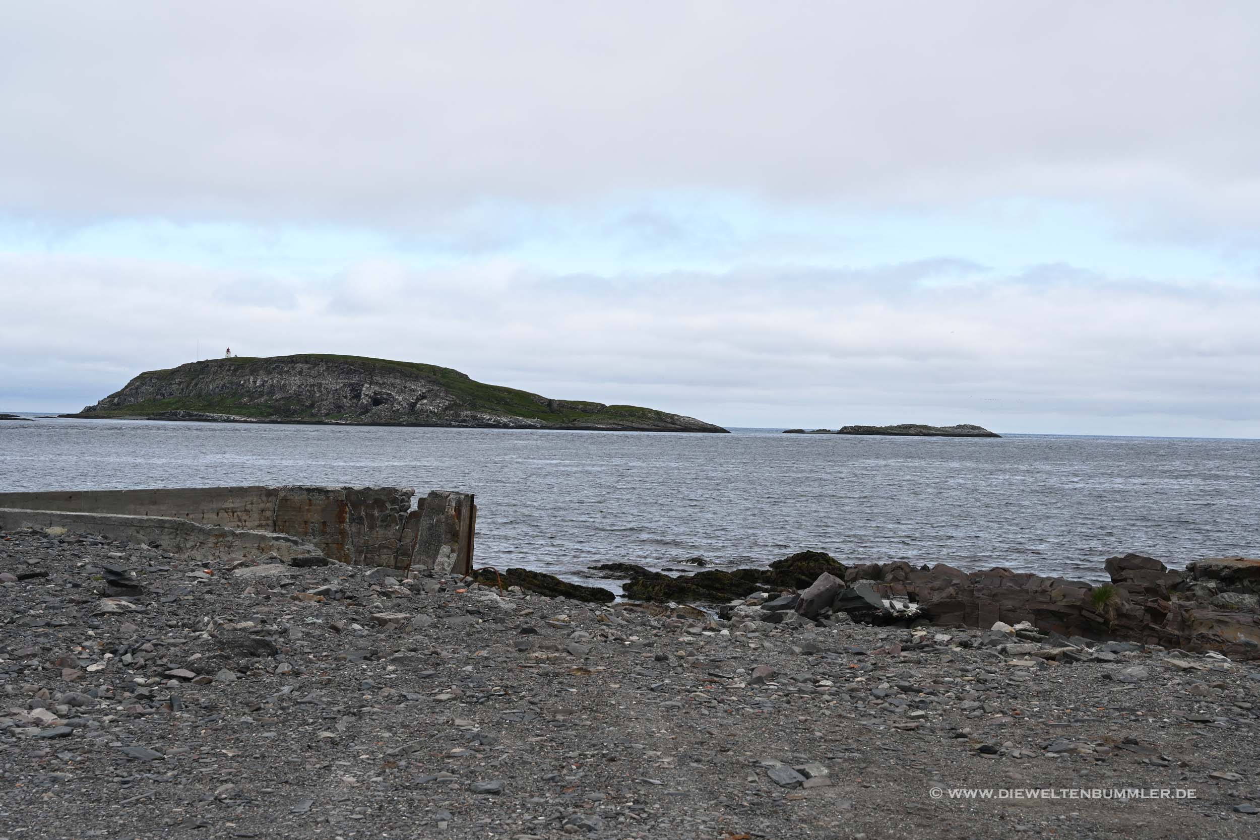 Links ist Hornøya und rechts Avløysa