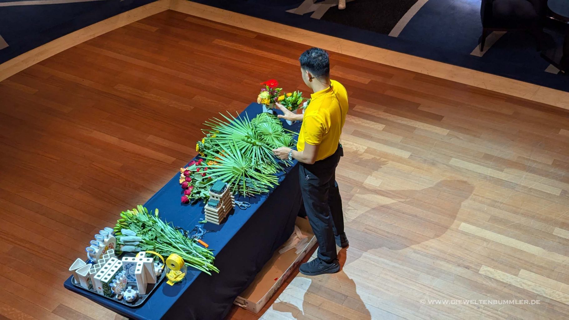 Die Blumendeko wird erklärt Die Blumendeko wird erklärt