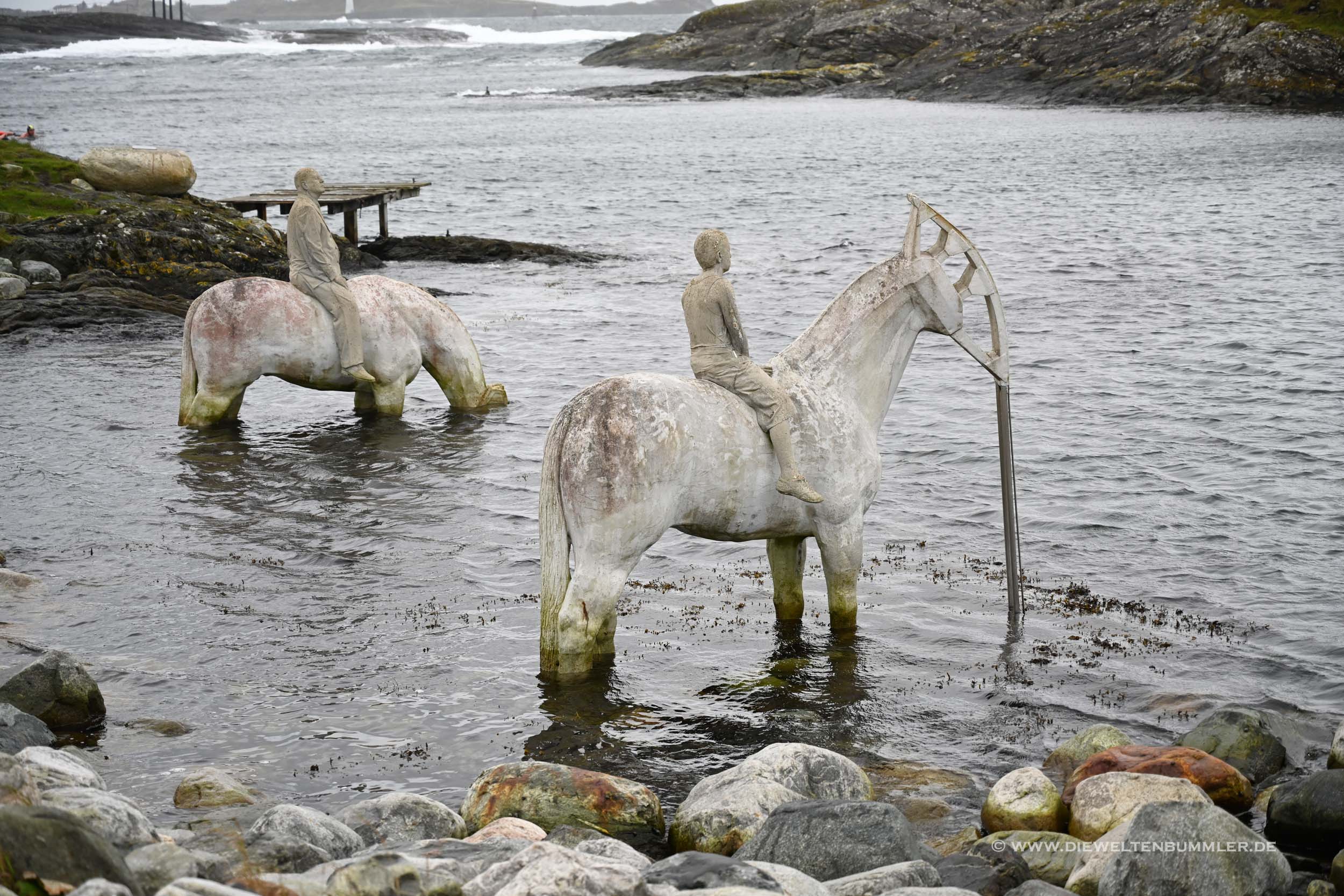 Die Pferde ähneln Ölpumpen Die Pferde ähneln Ölpumpen