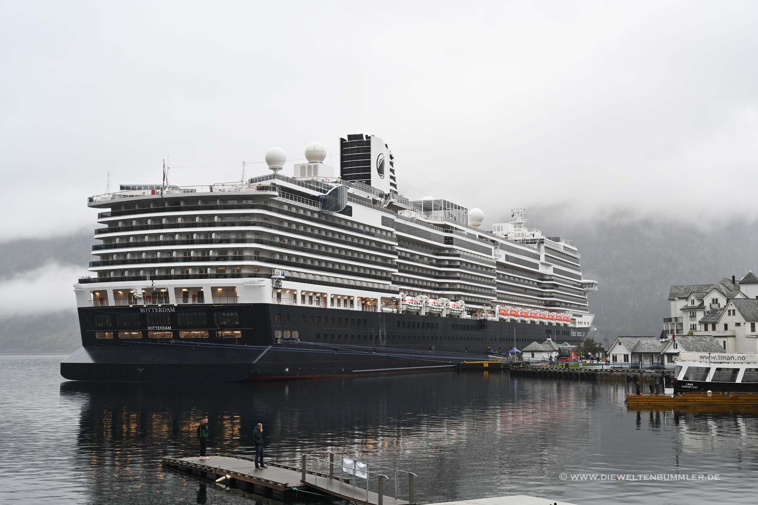 Die Rotterdam im Hafen von Eidfjord Die Rotterdam im Hafen von Eidfjord
