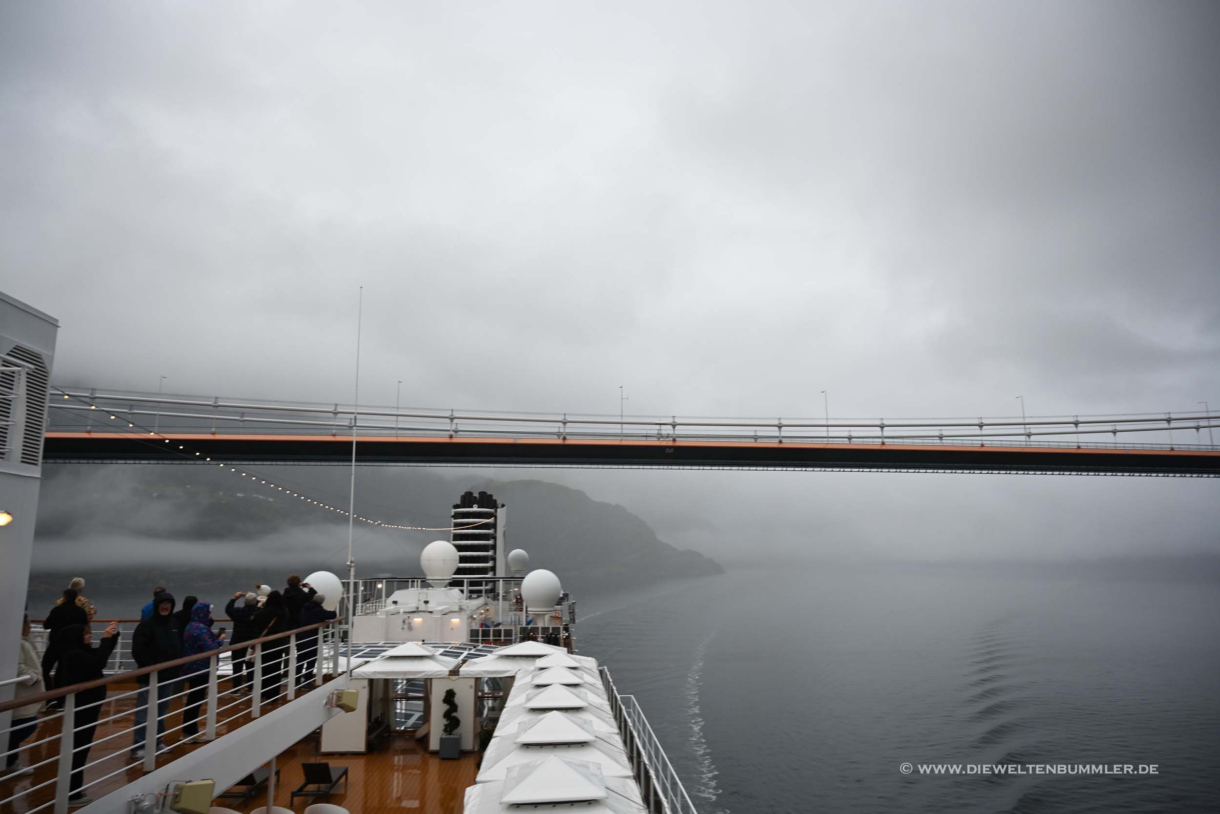 Wir haben die Hardangerbrücke unterquert Wir haben die Hardangerbrücke unterquert