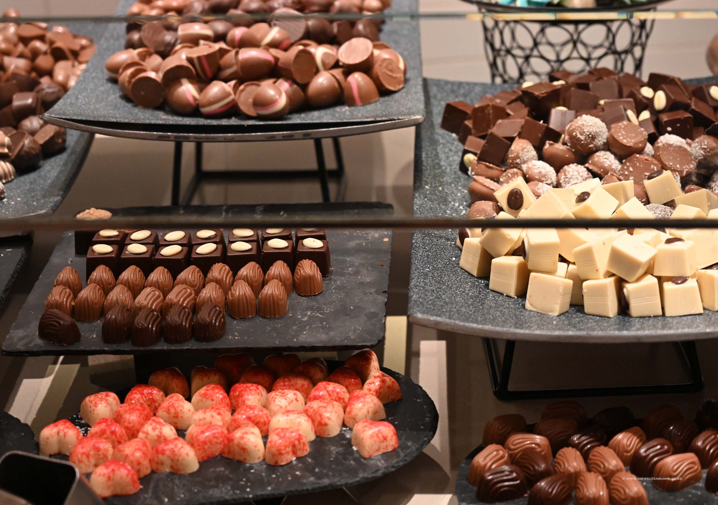 Zahlreiche Pralinen werden gereicht Zahlreiche Pralinen werden gereicht