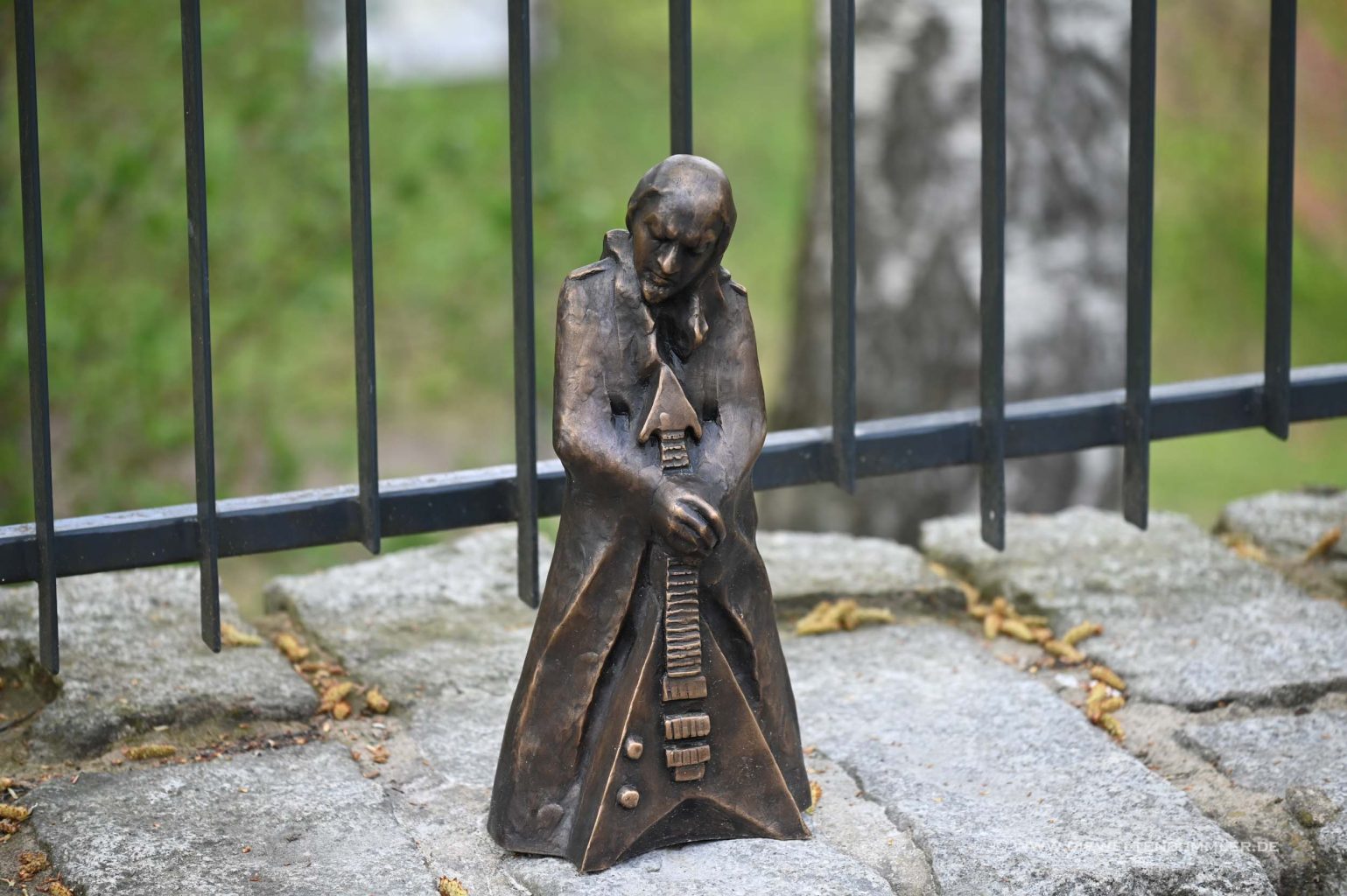 Skulptur mit E-Gitarre