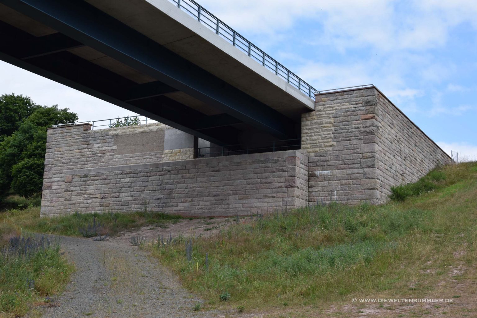 Altes Widerlager der Strecke 85