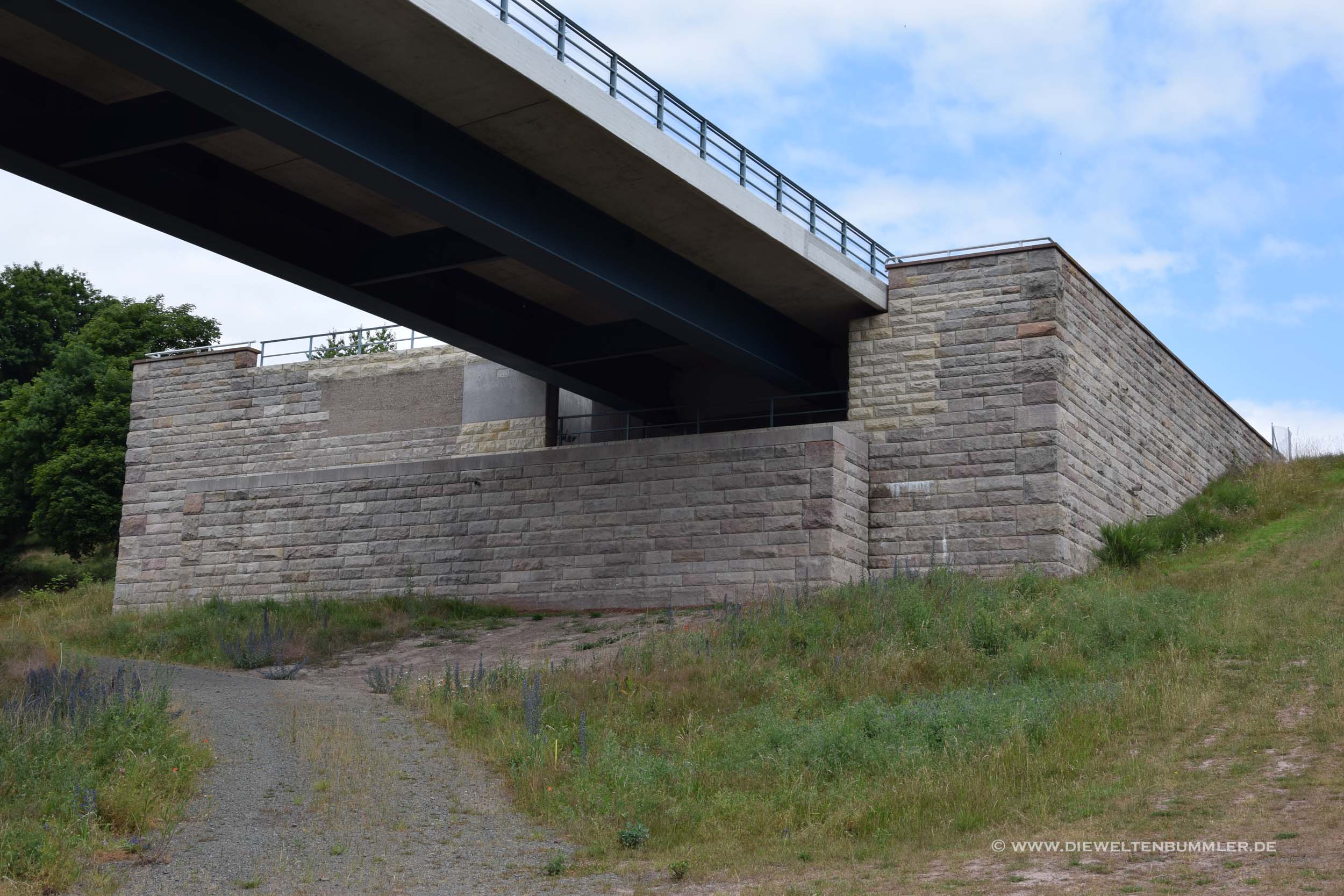 Altes Widerlager der Strecke 85