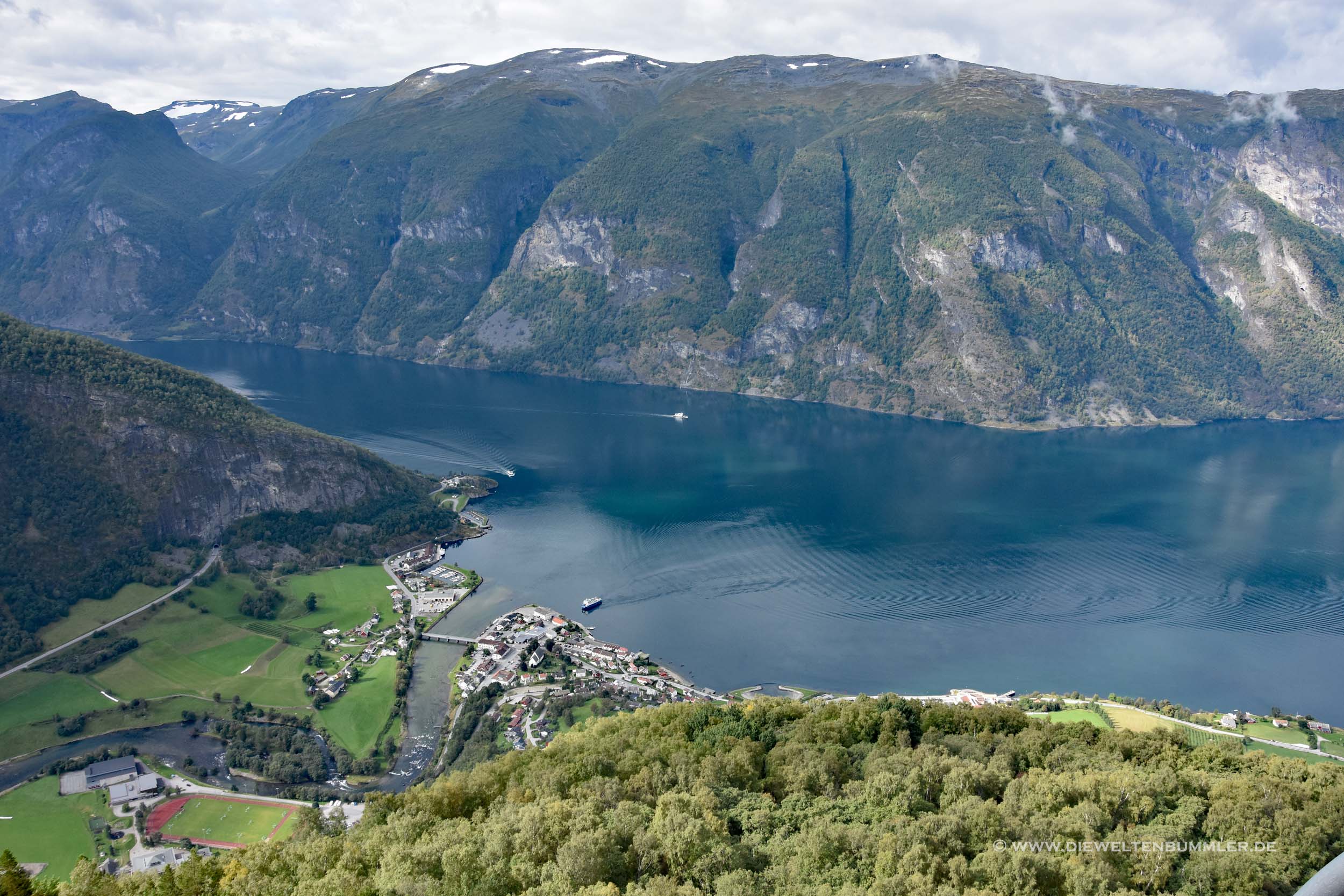 Blick von Stegastein auf den Aurlandsfjord Blick von Stegastein auf den Aurlandsfjord