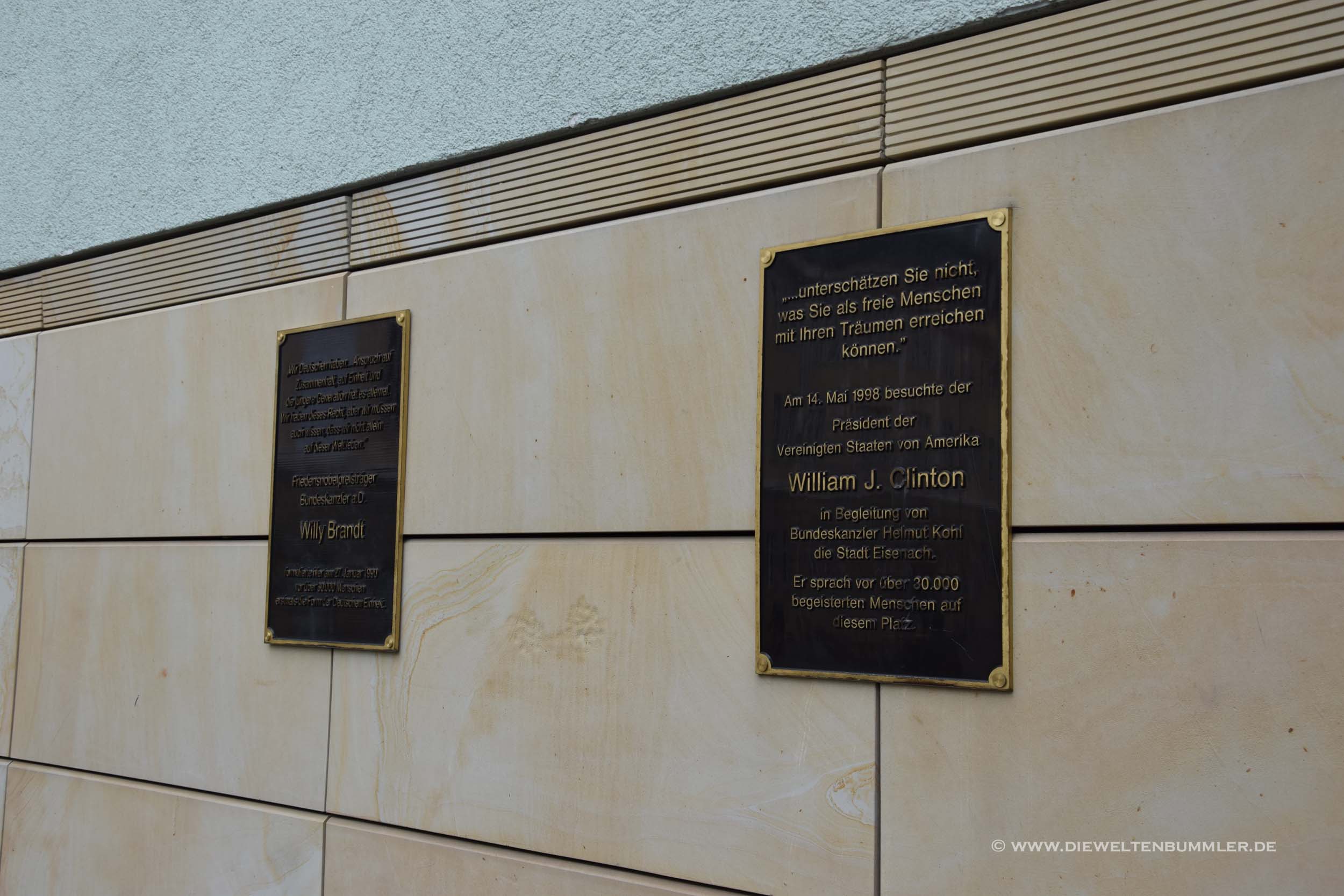 Gedenktafel für den Clinton-Besuch in Thüringen